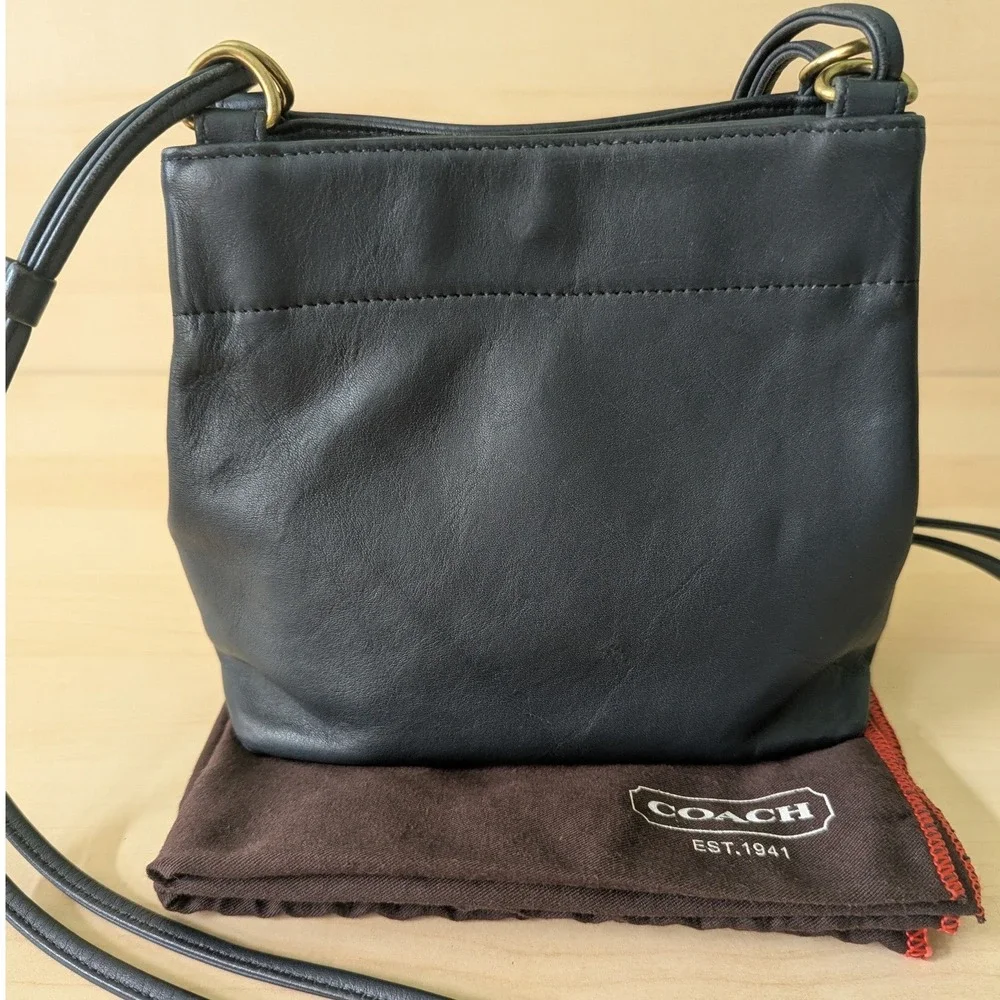 Vintage Coach Navy Blue Leather Crossbody Bag 80s Made in USA 0373-320